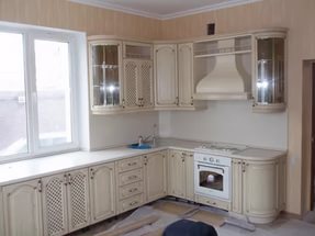 Кухня из массива дерева (дорогой натуральный вариант)